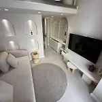 Sant By Brad Santorini Appartamento Gjilek