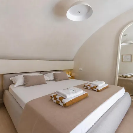 Sant By Brad Santorini Daire Gjilek