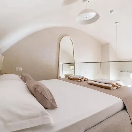 Sant By Brad Santorini Daire