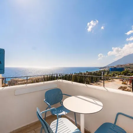 Sant By Brad Santorini *