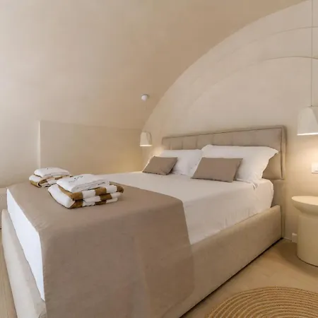 Sant By Brad Santorini Daire Gjilek